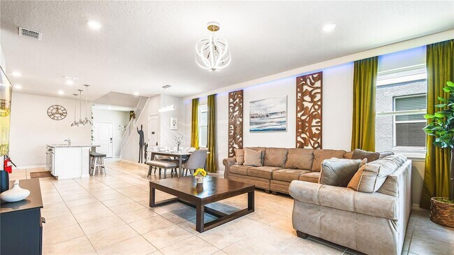 Building Photo - 7219 Oakmoss Loop