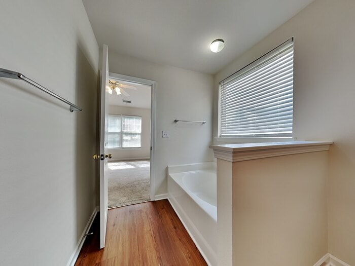 Building Photo - 730 Almora Dr