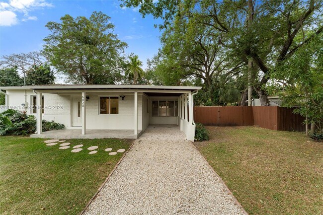 Building Photo - 6820 SW 77th Terrace