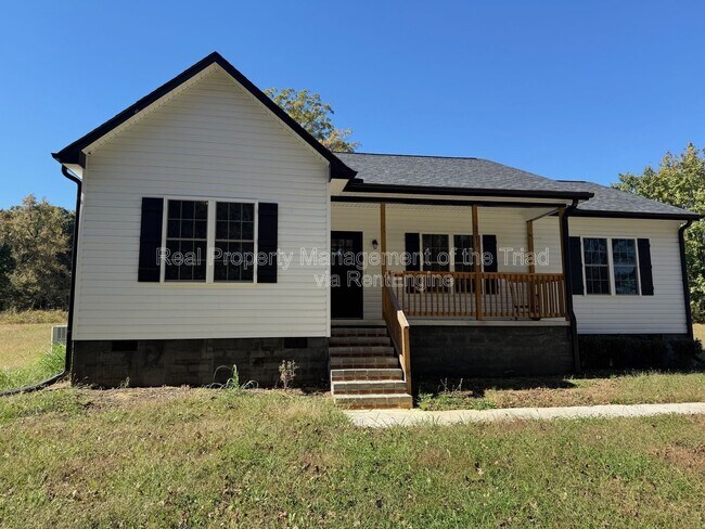 Building Photo - 3773 Hinshaw Country Rd