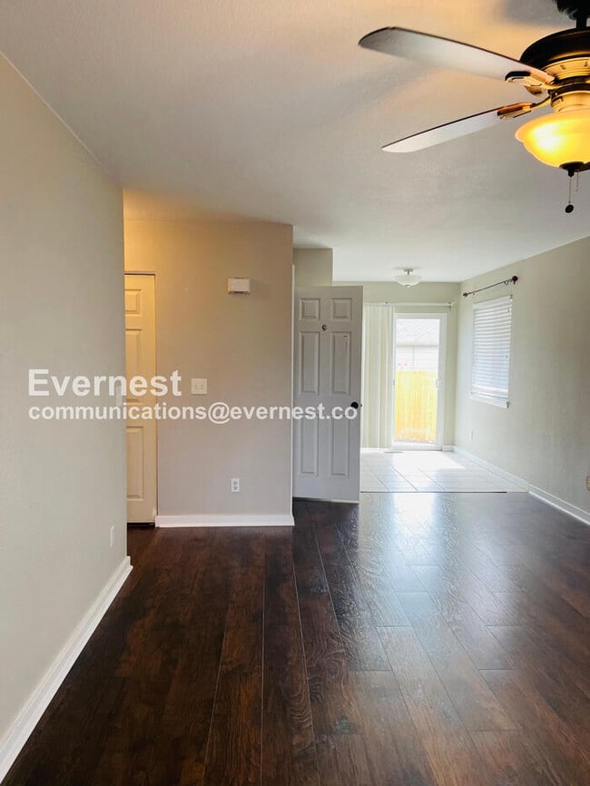 Building Photo - 2107 S Acoma St