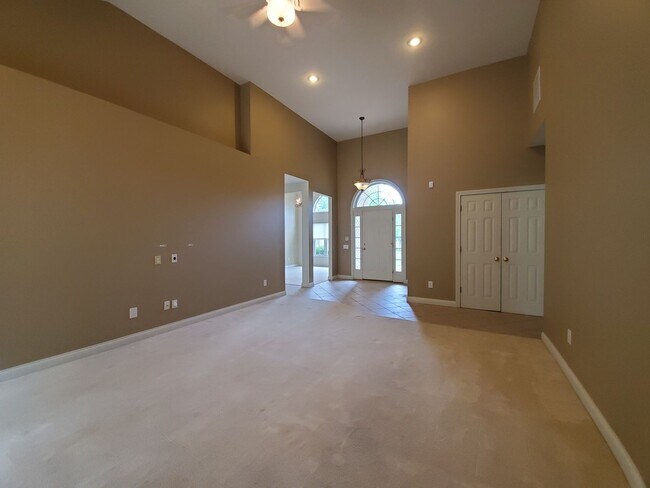 Building Photo - Beautiful Home in Saint James Woods