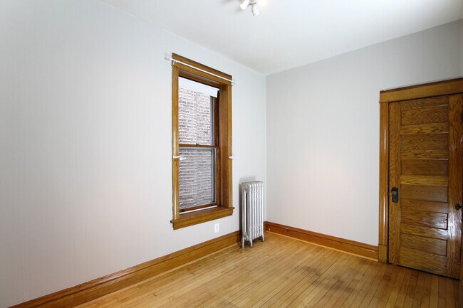 Building Photo - 2036 N Sawyer Ave