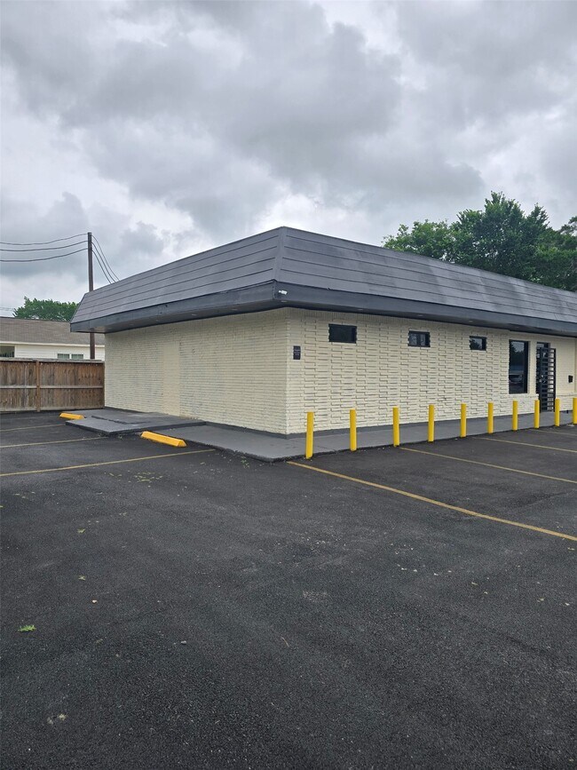 Building Photo - 3619 Reed Rd