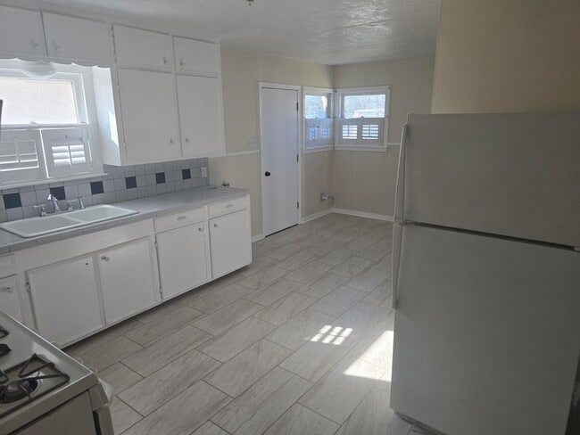 Building Photo - 1795 Euclid St