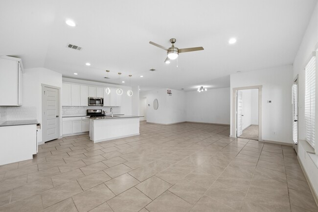 Building Photo - 818 Starcross Bnd Dr