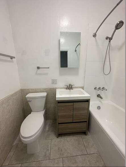 Building Photo - 1031 S Orange Dr