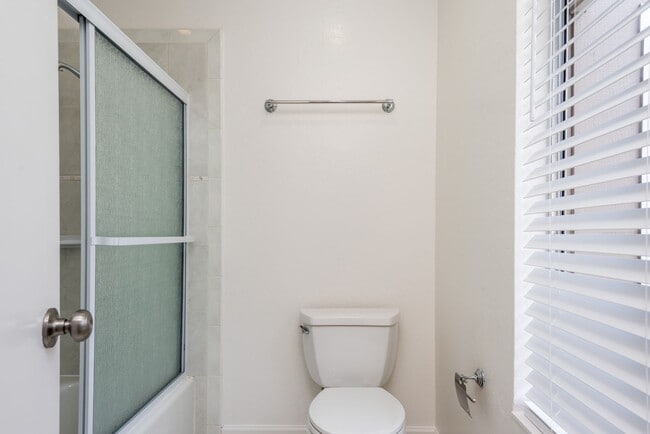 Building Photo - Harborside Waterfront 4 Bed/2.5 Bath Townhouse in Foster City