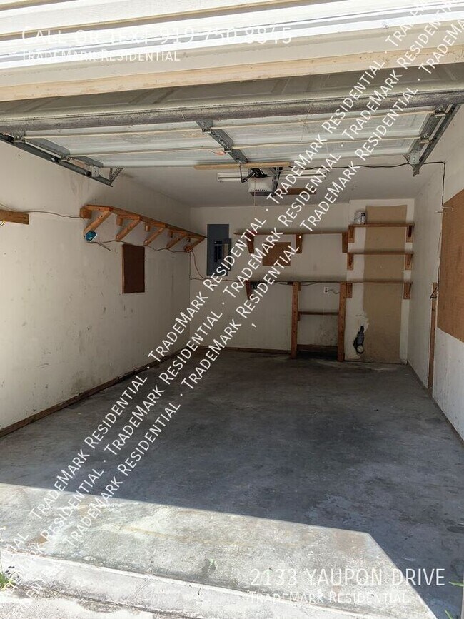 Building Photo - 2133 Yaupon Dr