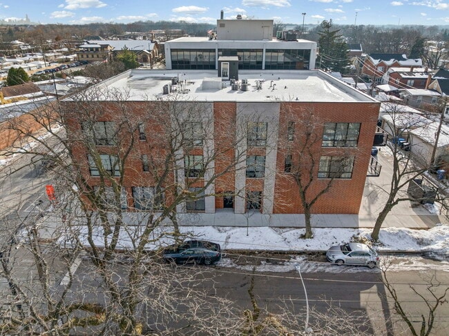 Building Photo - 6246 N Pulaski Rd