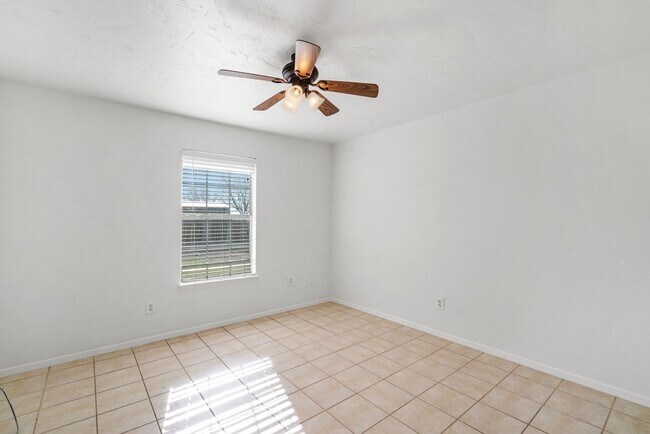 Building Photo - Horse Property