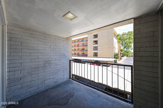 Building Photo - 351 E Thomas Rd