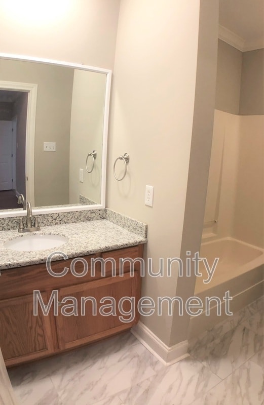 Building Photo - 710 E Boyd Dr