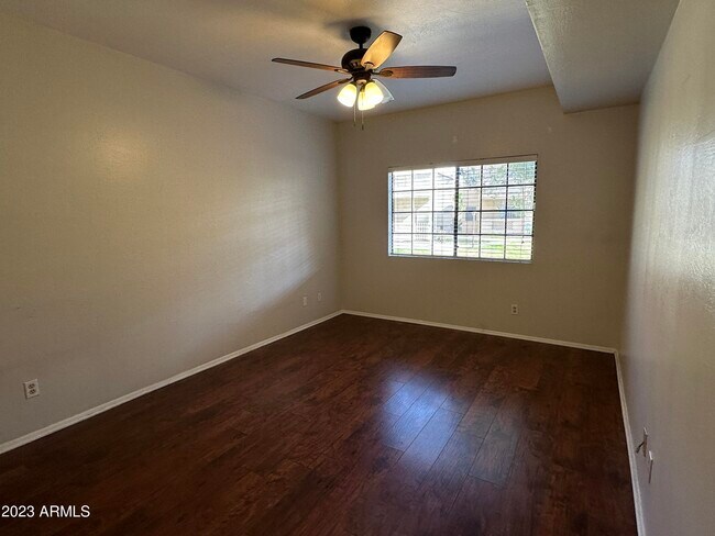 Building Photo - 930 N Mesa Dr