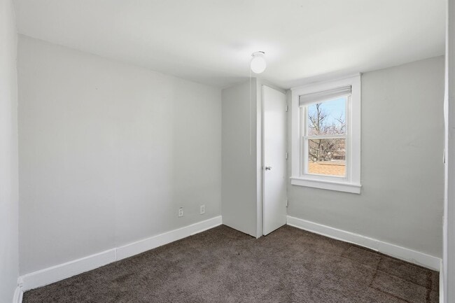 Building Photo - 1301 E Muir Ave