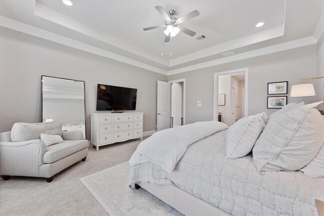 Building Photo - 5823 Stratton Wds Dr