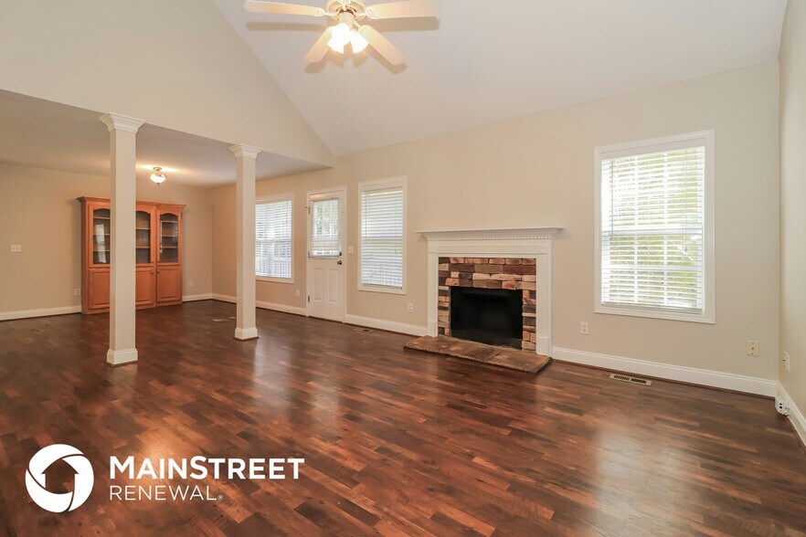 Building Photo - 13 Windrush Dr