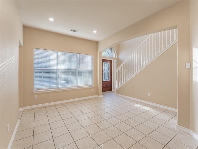 Building Photo - 210 Sendero Dr