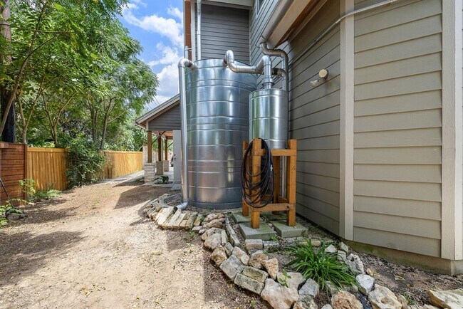 Building Photo - 3116 Sacbe Cove