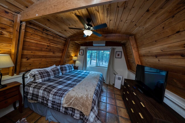 Building Photo - 569 S Friar Tuck Trail