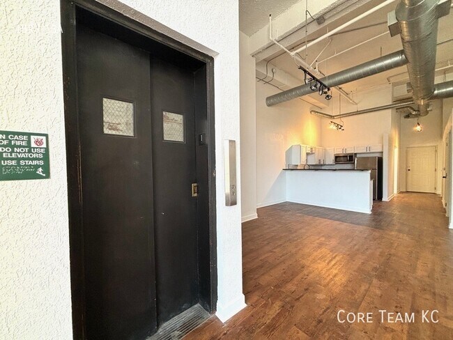 Building Photo - 934 Broadway Blvd