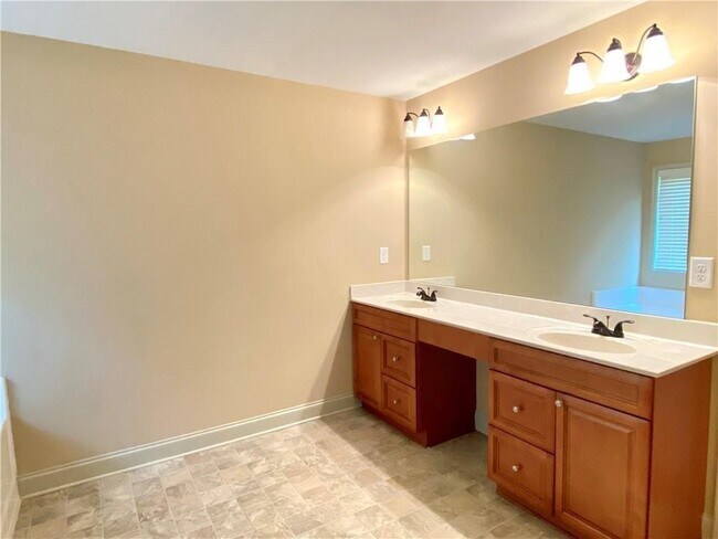 Building Photo - 522 Watercourse Way