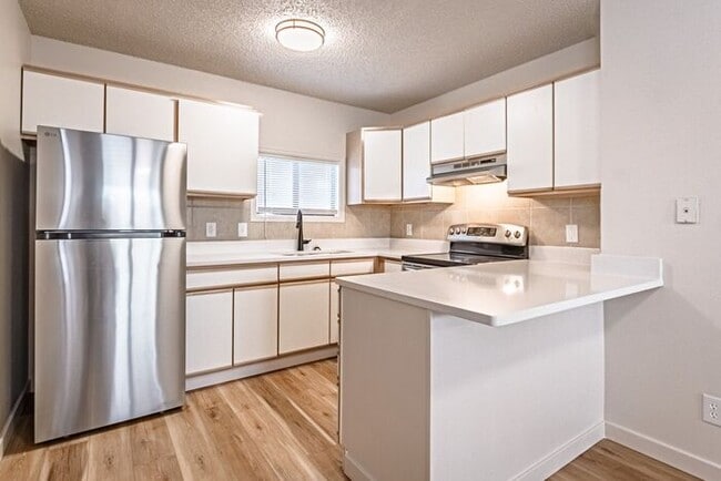 Building Photo - Renovated Charming 2-Bedroom Duplex