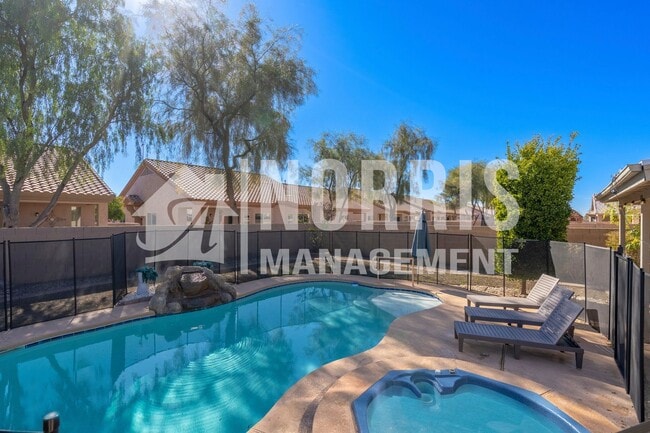 Building Photo - 1553 E Alba Dr