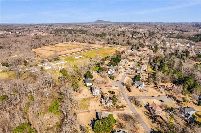 Building Photo - 7115 Red Fox Ln