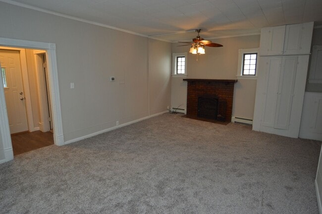 Building Photo - Updated 5 Bedroom House for Rent Near Downtown!