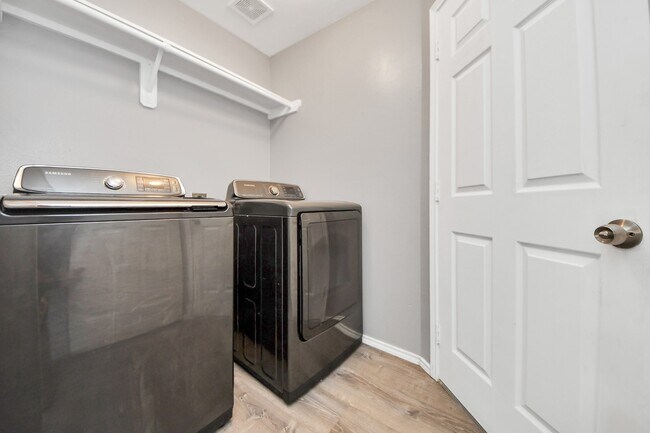 Building Photo - 14707 Country Rose Ln