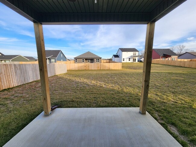 Building Photo - Welcome to Clarksville!