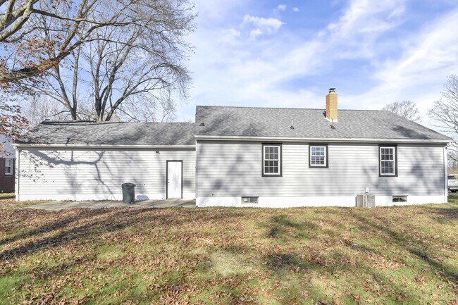 Building Photo - 337 Glendola Ave NW