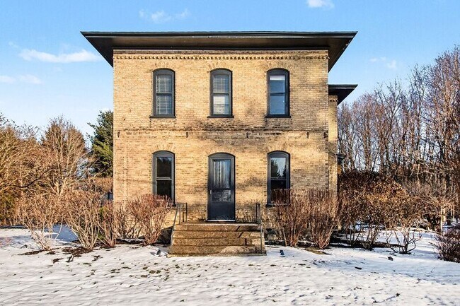 Building Photo - 704 24th Ave