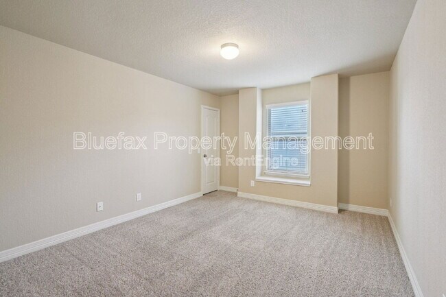 Building Photo - 10750 Gentle Fox Bay