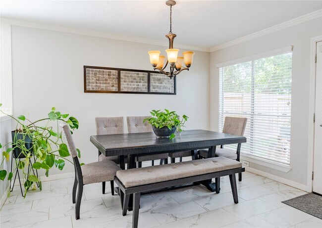 Building Photo - 3022 Norwich St