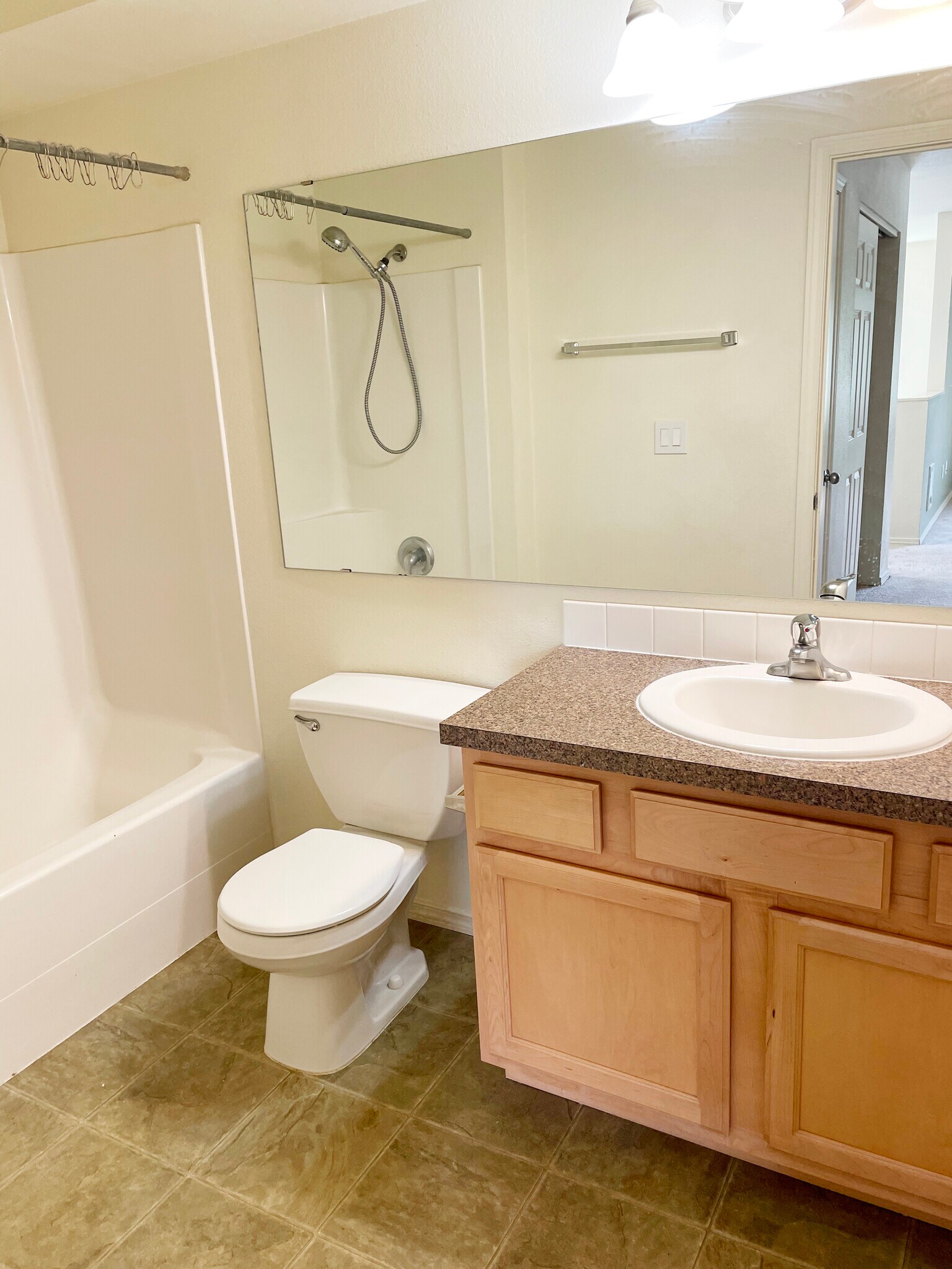 Building Photo - 421 NE Morton St