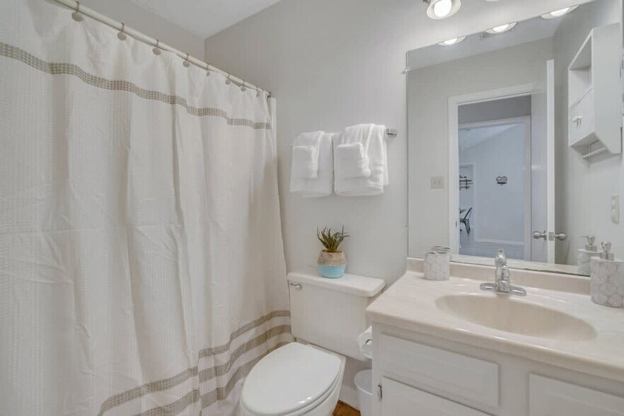 Building Photo - 313 Manden Rd