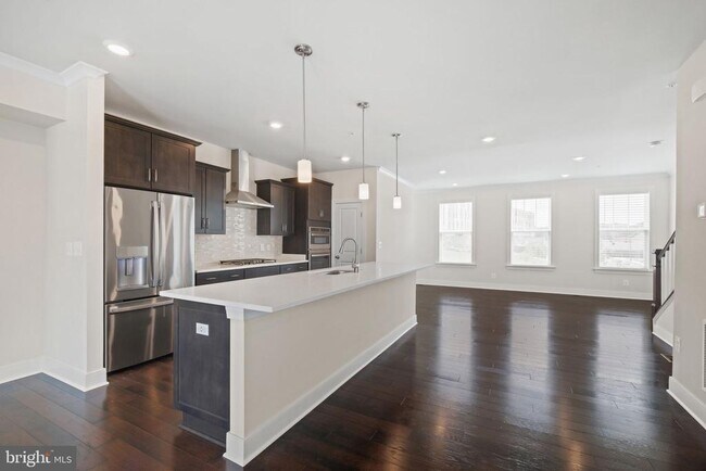 Building Photo - 143 Rubens Dr