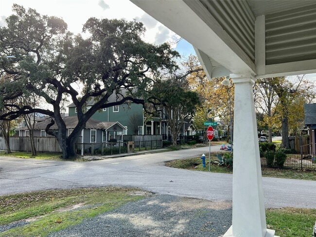 Building Photo - 501 E 28th St