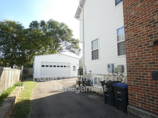 Building Photo - 2623 Van Buren St