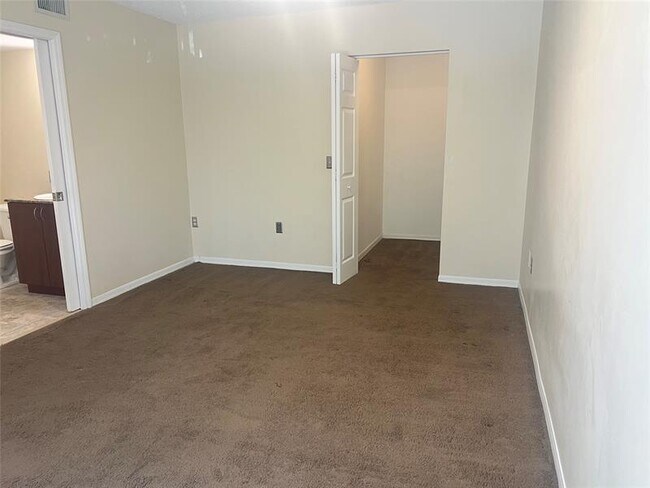Building Photo - 5065 Wiles Rd