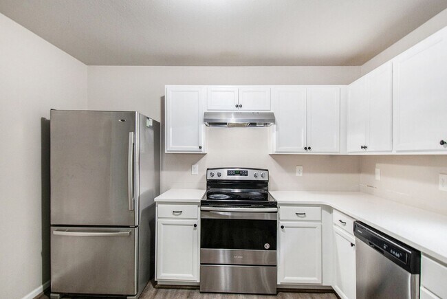 Building Photo - Outstanding 4 Bedroom Home with Great Schools!