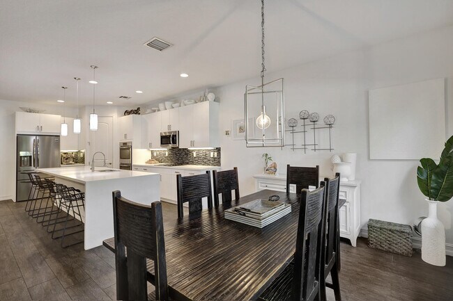 Building Photo - 100 NW 69th Cir