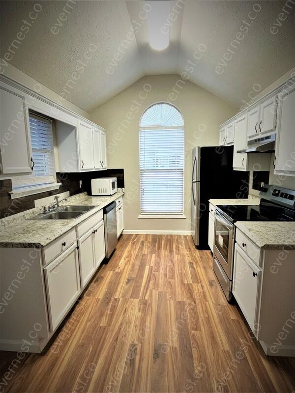 Building Photo - 238 Village Cove