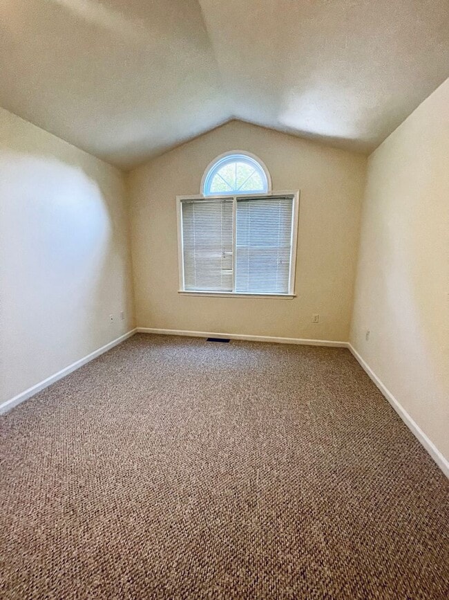 Building Photo - Updated Duplex for Rent