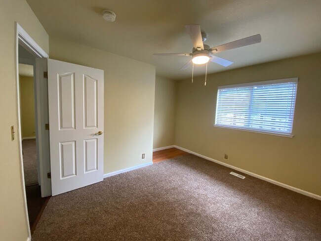 Building Photo - Utilities Included in Asking Rent