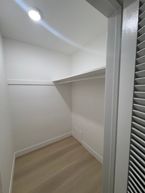 Building Photo - 7254 Hollywood Blvd