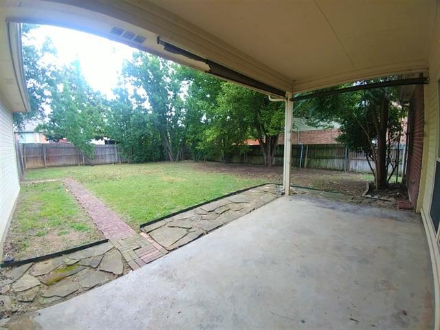 Building Photo - 705 Pine Lakes Dr