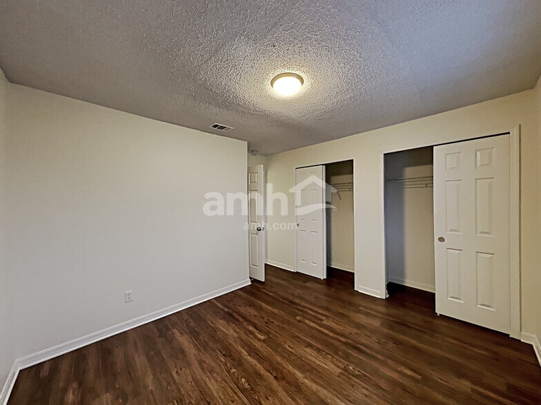 Building Photo - 105 Green Cove Ct